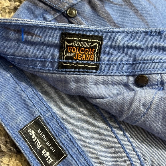 Woman's Volcom blue cutoff short shorts. 
Size 9
Inseam 2 inches
#volcom - Picture 6 of 9